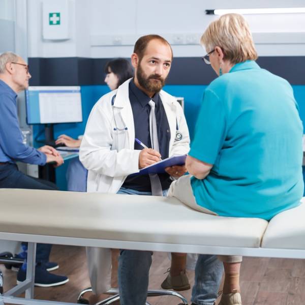 Aged,Woman,With,Physical,Injuries,Receives,Advice,From,Male,Practitioner