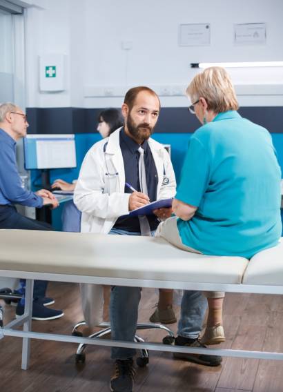 Aged,Woman,With,Physical,Injuries,Receives,Advice,From,Male,Practitioner